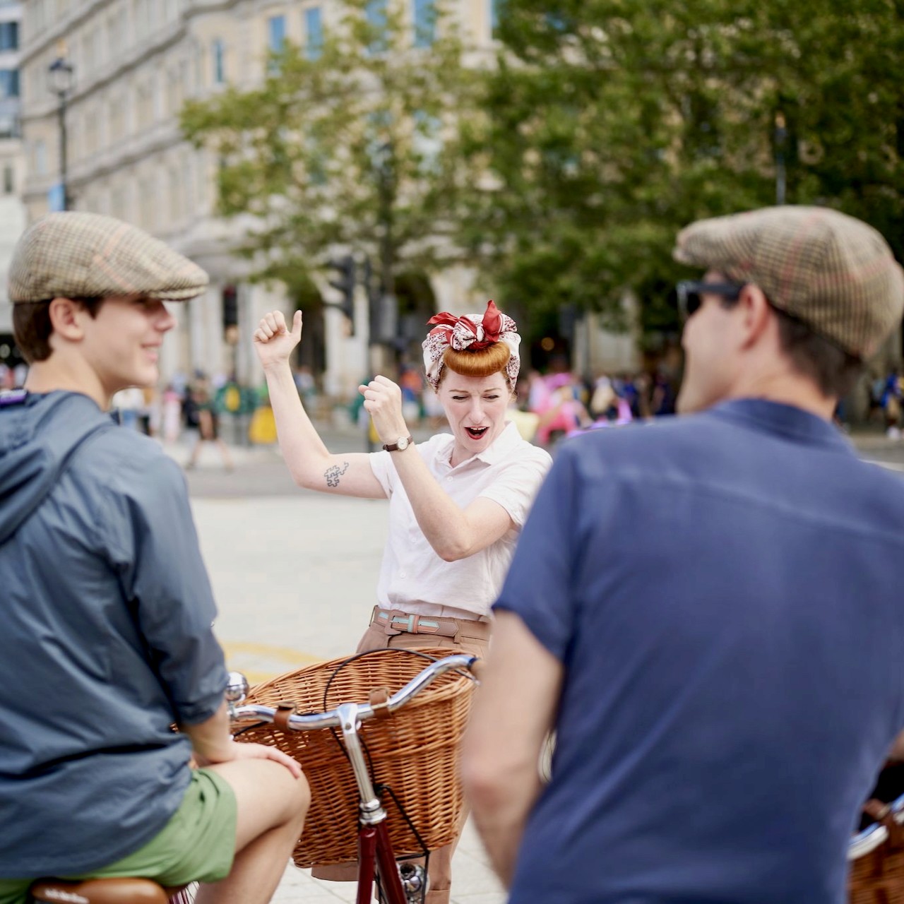 A London bike tour guide telling a story in Trafalgar Square