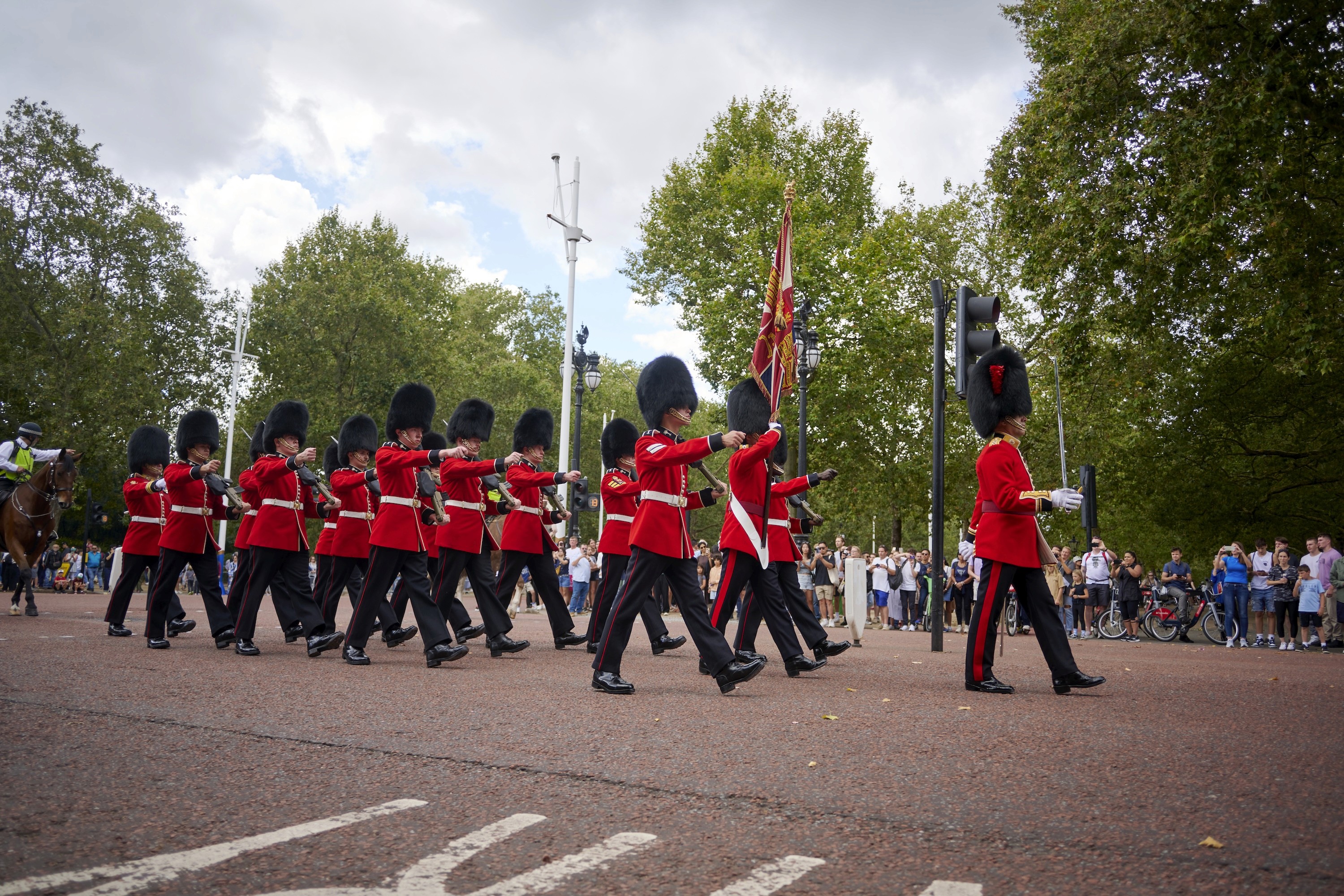 The family watches the changing of the guard in London. 